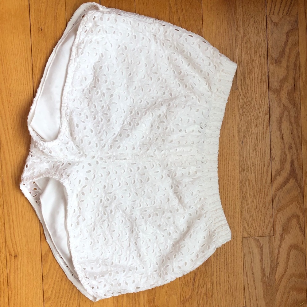 Like new white lace Everly shorts